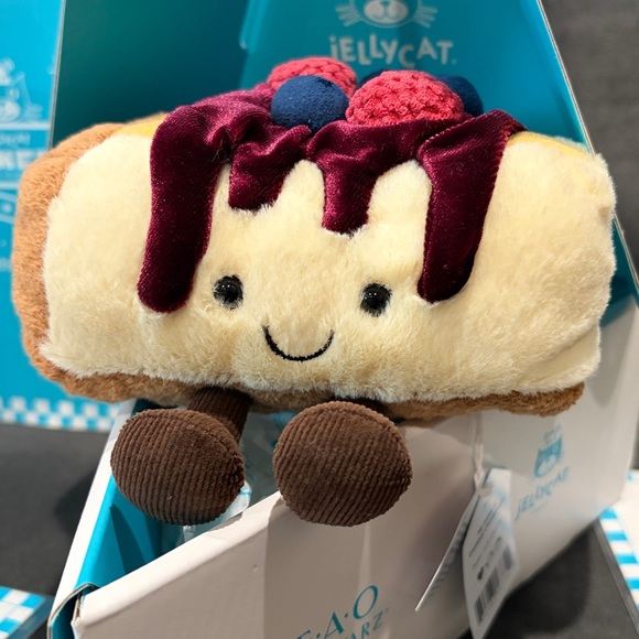 Jellycat NYC /FAO Schwarz Exclusive Bubbeca Milkshake and Crember Cheesecake - Picture 5 of 10